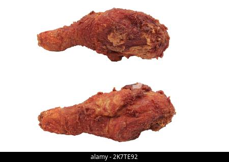 Knusprig gebratenes Huhn Drumsticks Rezept isoliert auf weißem Hintergrund mit Clipping Pfad Stockfoto