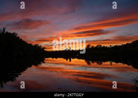 Sonnenuntergang über Ely, von den Roswell Pits aus gesehen Stockfoto