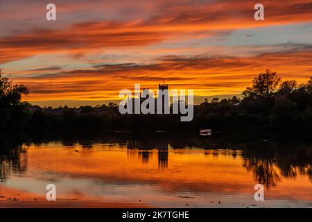 Sonnenuntergang über Ely, von den Roswell Pits aus gesehen Stockfoto