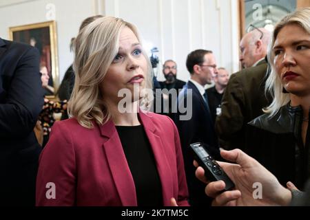 Ministerin für Gleichstellung Paulina Brandberg bei einer Pressekonferenz, auf der die neue Regierung vorgestellt wurde. Stockholm, Schweden, 18. Oktober 2022. Foto: Fredrik Sandberg / TT / Code 10080 Stockfoto