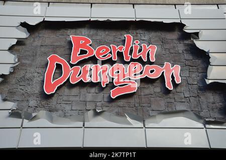 Berlin, Deutschland - 16. Oktober 2022 - Berlin Dungeon Touristenattraktion in der Spandauer Straße in Mitte. (Markku Rainer Peltonen) Stockfoto