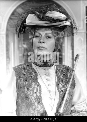 Der Abgeordnete von Bombignac (1977) - Margot Trooger in der Rolle der Marquise, der resoluten Schwiegermutter des Grafen Chantelaur. Stockfoto