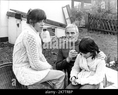 Auf der Suche nach dem Glück - zum Beispiel Ina und Klaus - die junge Witwe Ina Steegmann (Yvonne Remè) holt sich gern Rat bei ihrem Vater (herbert Steinmetz). Der alte Mann sucht seiner Tochter zu helfen aus ihrer schwierigen Situation das Beste zu machen. (Tochter Nathalie Osterweil). Stockfoto