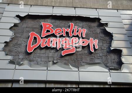 Berlin, Deutschland - 16. Oktober 2022 - Berlin Dungeon Touristenattraktion in der Spandauer Straße in Mitte. (Markku Rainer Peltonen) Stockfoto