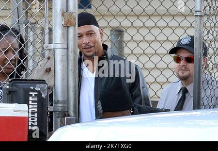 Clinton, USA. 15. Januar 2012. Rae Carruth, der ehemalige Carolina Panthers-Empfänger, lächelt, als er am Montag, den 22. Oktober 2018 in Clinton, North Carolina, die Sampson Correctional Institution verlässt. (Foto von Jeff Siner/Charlotte Observer/TNS/Sipa USA) Quelle: SIPA USA/Alamy Live News Stockfoto