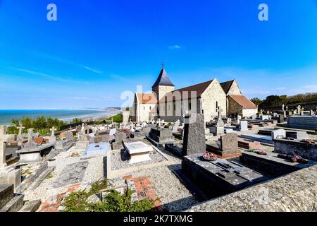 Varengeville sur Mer (Nordfrankreich): Kirche von Saint Valery und der Meeresfriedhof, entlang des Küstengebiets „cote d’Albatre“ (Alabasterküste), Pay Stockfoto