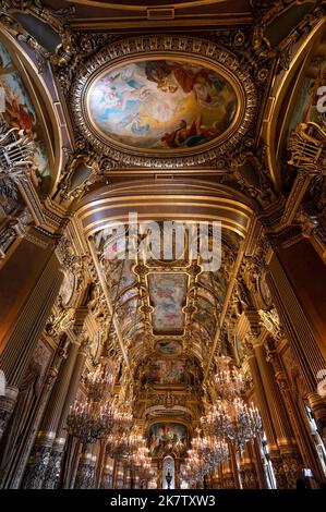 Paris (Frankreich): Die Opera Garnier und die Galerie des Grand Foyer mit der von Paul Baudry gemalten Decke. Gebäude registriert als Nationalhistorikergebäude Stockfoto