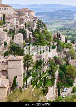 Das Dorf Gordes, Luberon Regionaler Naturpark. Das Dorf Gordes ist als eines der Plus beaux villages de France (Die meisten Beaut registriert Stockfoto