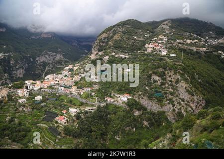 Panorama der Hügel um Ravello an der Amalfiküste, Italien Stockfoto