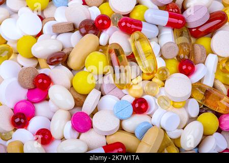 Hintergrund von bunten Tabletten und Kapseln Stockfoto