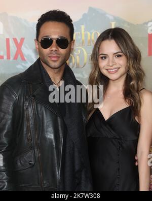 Los Angeles, Ca. 18. Oktober 2022. Corbin Bleu, Sasha Clements bei der Netflix-Premiere der Schule für gut und Böse im Regency Village Theatre am 18. Oktober 2022. Quelle: Saye Sadou/Media Punch/Alamy Live News Stockfoto