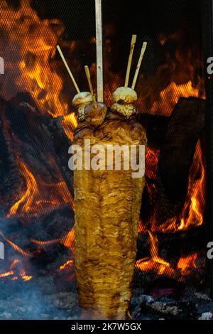 Sellerie Kebab. Veganes Gericht auf einem Food Festival in Estoril, Lissabon. Stockfoto