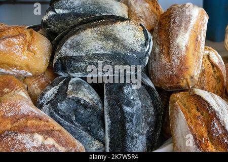 Verschiedene Brotsorten auf einem Food Festival in Estoril, Lissabon. Stockfoto