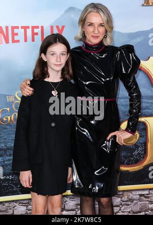 Westwood, Usa. 18. Oktober 2022. WESTWOOD, LOS ANGELES, KALIFORNIEN, USA - 18. OKTOBER: Ever Carradine kommt zur Weltpremiere von Netflix's "The School for Good and Evil", die am 18. Oktober 2022 im Regency Village Theatre in Westwood, Los Angeles, Kalifornien, USA, stattfand. (Foto von Xavier Collin/Image Press Agency) Quelle: Image Press Agency/Alamy Live News Stockfoto