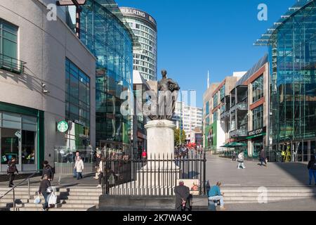 Blick auf die Rotunde vom Bull Ring Shopping Centre in Birmingham Stockfoto