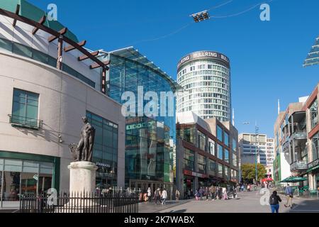 Blick auf die Rotunde vom Bull Ring Shopping Centre in Birmingham Stockfoto