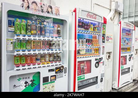 Tokio, Japan – 24. März 2016. Verkaufsautomaten in Tokio, Japan. Ein Verkaufsautomat ist ein Automat, der Artikel wie Snacks anbietet. Stockfoto