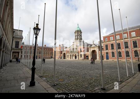 Zentraler Platz im Innenhof des dubliner Schlosses mit Blick auf die bedford Hall dublin republik irland Stockfoto