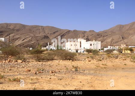 Kleines Dorf in der Nähe des Wadi Bani Khalid, Oman Stockfoto