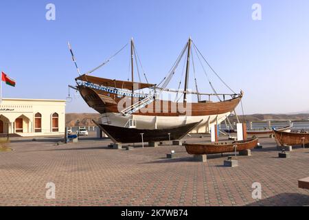 März 21 2022 - Sur im Oman: Fateh Alkhair Schiff auf dem Al Qanjah Boat Yard Stockfoto