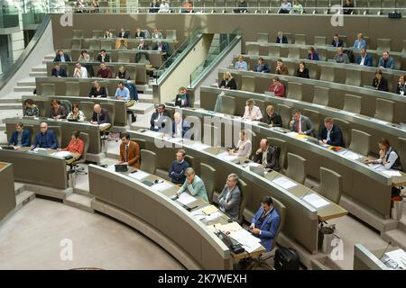 Die Abbildung zeigt eine Plenarsitzung des flämischen Parlaments in Brüssel, Mittwoch, den 19. Oktober 2022. BELGA FOTO JAMES ARTHUR GEKIERE Stockfoto