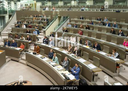 Die Abbildung zeigt eine Plenarsitzung des flämischen Parlaments in Brüssel, Mittwoch, den 19. Oktober 2022. BELGA FOTO JAMES ARTHUR GEKIERE Stockfoto