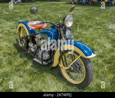 GROSSE POINTE SHORES, MI/USA - 16. JUNI 2013: Ein Harley Davidson EL Motorrad 1936, EyesOn Design Car Show, Edsel & Eleanor Ford House, nahe Detroit. Stockfoto