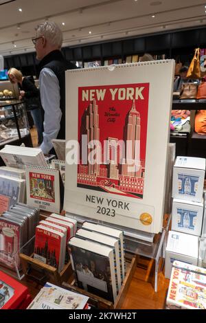 Neuer Souvenirladen und Café in der Hauptniederlassung der New York Public Library in Midtown Manhattan, USA 2022 Stockfoto