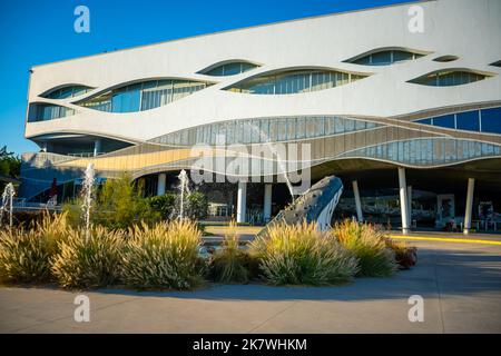 Antalya, Türkei - 26. September 2022: Der Bau des Antalya Aquariums mit dem längsten Tunnel der Welt an einem sonnigen Tag Stockfoto