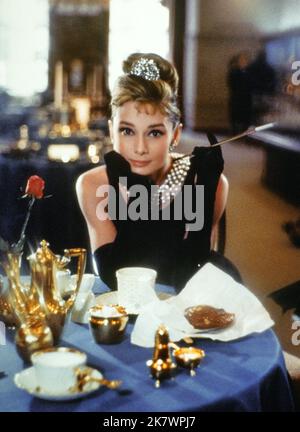 FRÜHSTÜCK IM TIFFANYS AUDREY HEPBURN Stockfoto