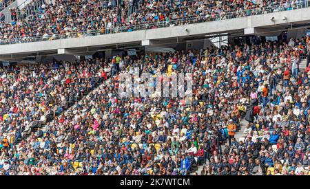 Zuschauer auf dem Podium des Stadions Lviv-Arena. Stockfoto