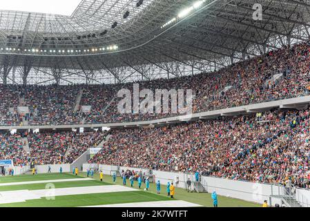 Zuschauer auf dem Podium des Stadions Lviv-Arena. Stockfoto