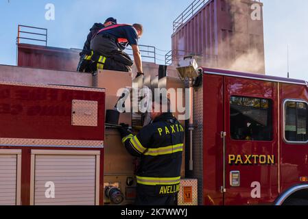 Oakham, Paxton, Princeton, Rutland und West Boylston Fire Departments im Worcester Fire Department Training Center Stockfoto