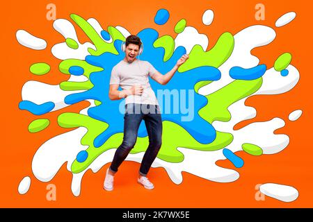 Collage 3D Bild von Pinup Pop Skizze von lustigen funky jungen Mann spielen Simulator unsichtbare Gitarre haben Spaß Energie Ausdruck malen Spritzer Stockfoto