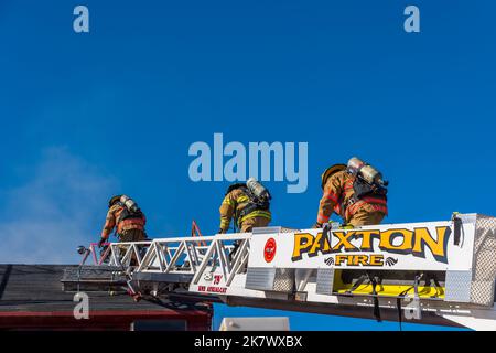 Oakham, Paxton, Princeton, Rutland und West Boylston Fire Departments im Worcester Fire Department Training Center Stockfoto