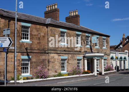 Das Glynne Arms Public House und Restaurant im Dorf Hawarden, Flintshire, Nordwales. Stockfoto