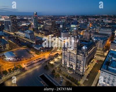 Stadtbild-Luftaufnahme des Royal Liver Building, Merseyside, England Stockfoto