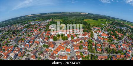 Luftaufnahme zum Städtchen Bad Wurzach in Oberschwaben Stockfoto