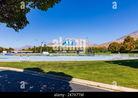 Provo, UT - 14. Oktober 2022: Lavell Edwards Stadium auf dem Campus der Brigham Young University, BYU, in Provo, Utah, mit Track and Field in der Stirn Stockfoto