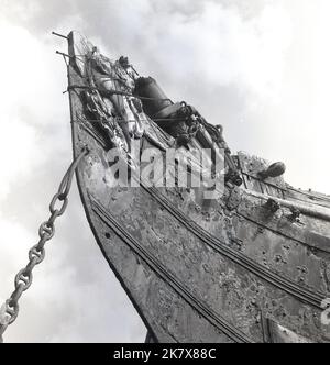 1970, historisch, Bristol Docks, Nahaufnahme des Schiffbogens, der SS Großbritannien, die von den Falklandinseln gerettet wurde, wo sie verrottet worden war. Als es 1843 gestartet wurde, war es das größte Passagierschiff der Welt. Stockfoto