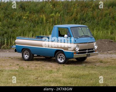 1966 Dodge A100 Abholung am shakespeare County Raceway. Stockfoto