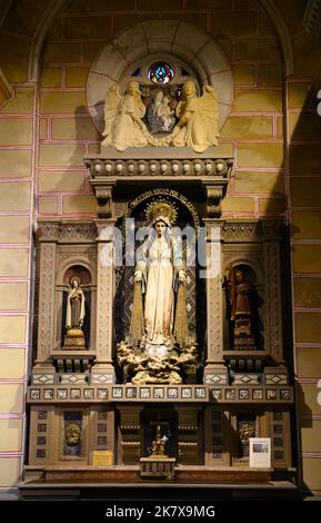 Kapelle Altar Innenraum Kirche von San Juan el Real, wo der spanische Diktator Francisco Franco 1923 auf der Plaza de Fernando Rubio Oviedo Asturias Spanien heiratete Stockfoto