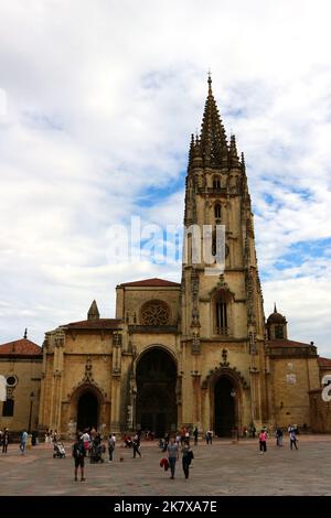 Die gemischte architektonische Stil Oviedo Kathedrale von San Salvador Oviedo Asturias Spanien Stockfoto