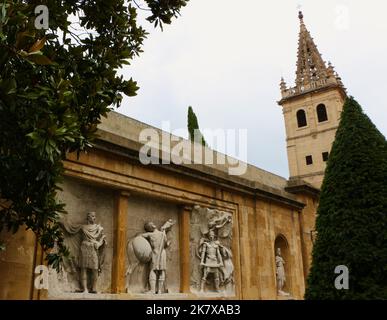 Garten der Caudillos Kings (Skulpturensemble) neben der Kathedrale von Oviedo Calle Aguila Oviedo Asturias Spanien Stockfoto