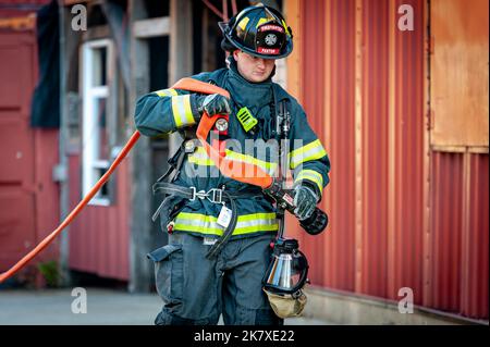 Oakham, Paxton, Princeton, Rutland und West Boylston Fire Departments im Worcester Fire Department Training Center Stockfoto