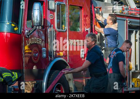 Oakham, Paxton, Princeton, Rutland und West Boylston Fire Departments im Worcester Fire Department Training Center Stockfoto