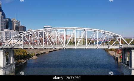 John Seigenthaler Fußgängerbrücke Nashville Tennessee, Brücke über Cumberland River Stockfoto