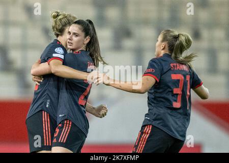 München, Deutschland. 19. Oktober 2022. Fußball, Frauen: Champions League, Bayern München - FC Rosengard, Gruppenphase, Gruppe D, Spieltag 1, FC Bayern Campus: Torfeier FC Bayern Frauen Credit: Kolbert-Press/Gamel/dpa/Alamy Live News Stockfoto