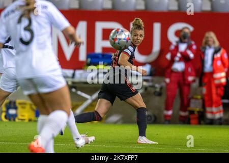 München, Deutschland. 19. Oktober 2022. Fußball, Frauen: Champions League, Bayern München - FC Rosengard, Gruppenphase, Gruppe D, Spieltag 1, FC Bayern Campus: Linda Dallmann #10 (FC Bayern Women) Credit: Kolbert-Press/Gamel/dpa/Alamy Live News Stockfoto