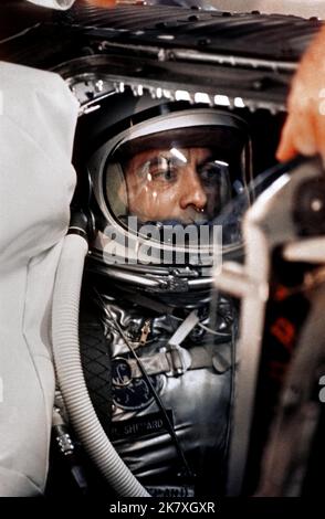 Astronaut Alan B. Shepard, Jr. sitzt in seiner Mercury-Kapsel Freedom 7, bereit zum Start. Stockfoto